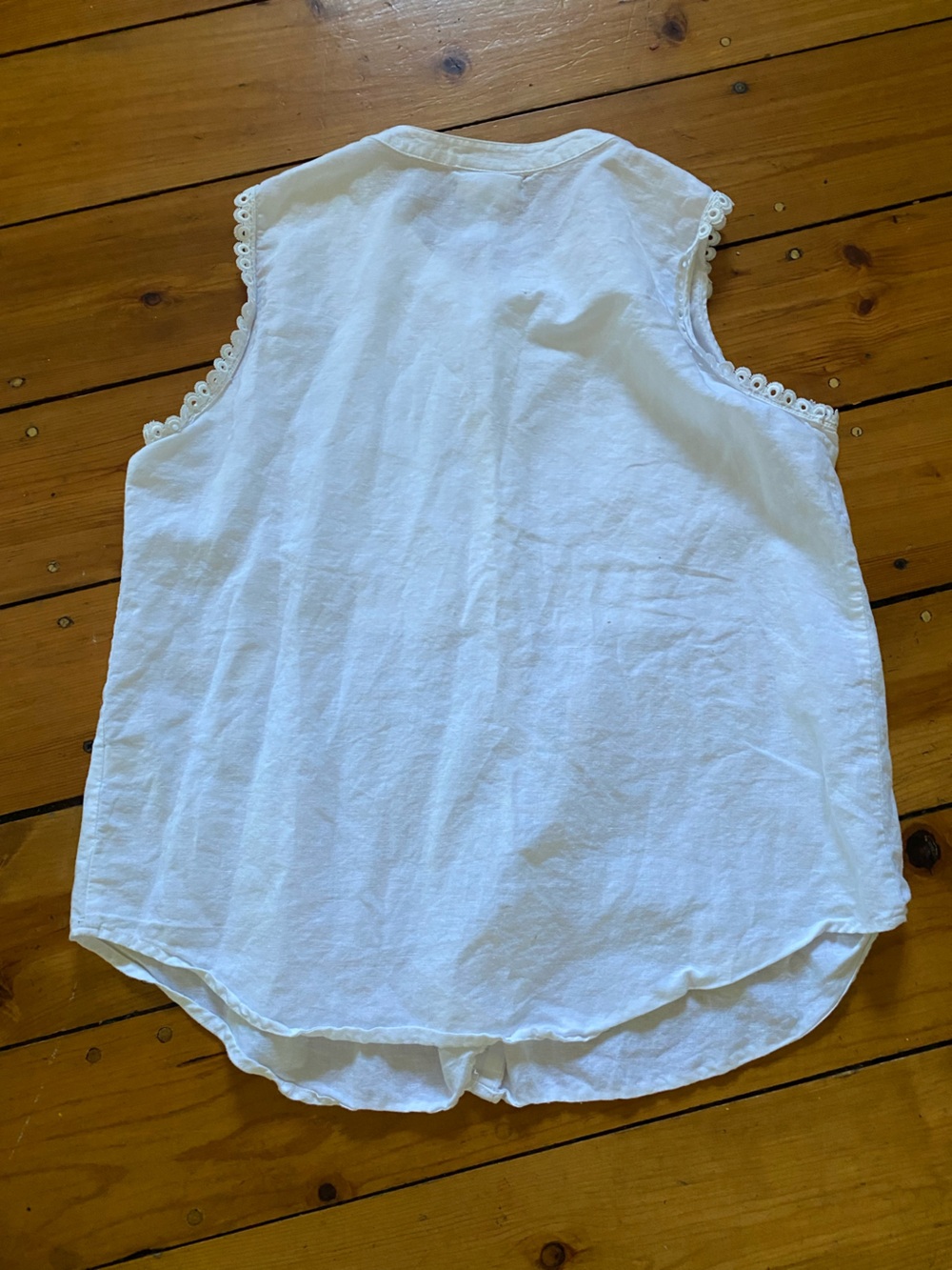 Liz Claiborne White Sleeveless Lace-Front button down- medium - Picture 5 of 6